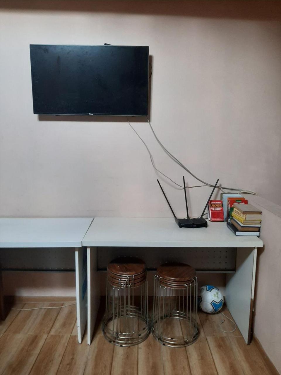 Everyday Cat Hostel Батумі Екстер'єр фото