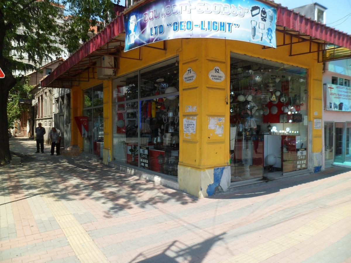 Everyday Cat Hostel Батумі Екстер'єр фото