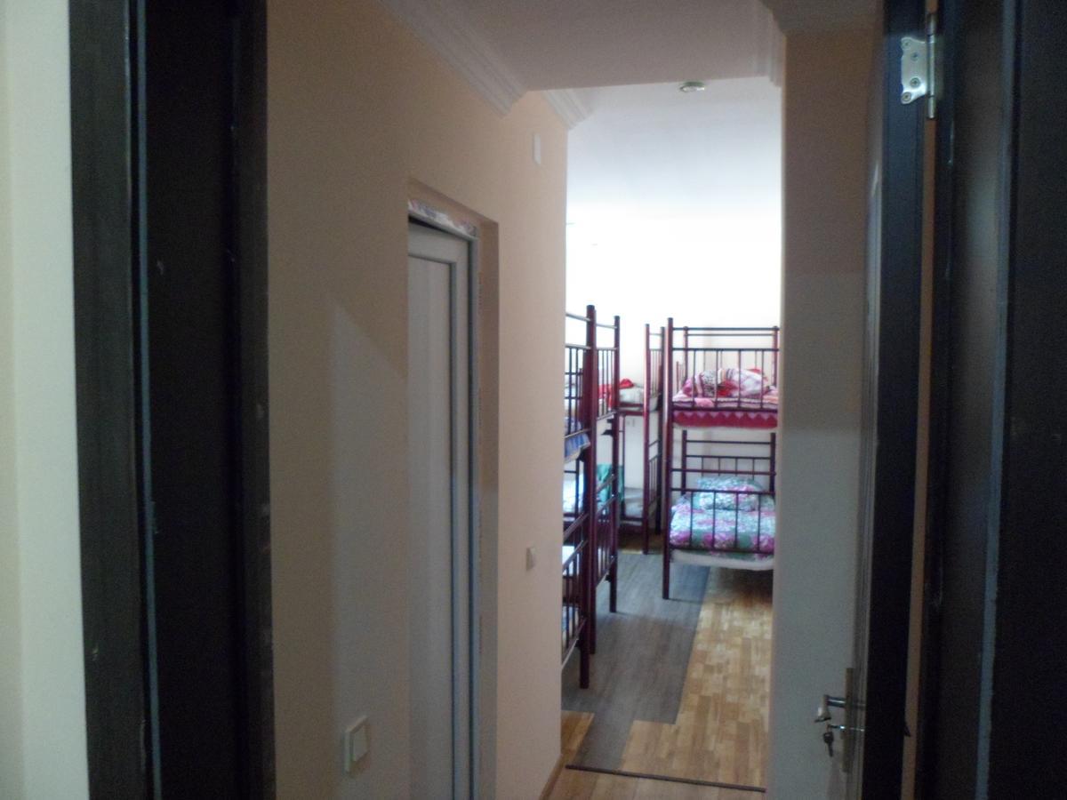 Everyday Cat Hostel Батумі Екстер'єр фото