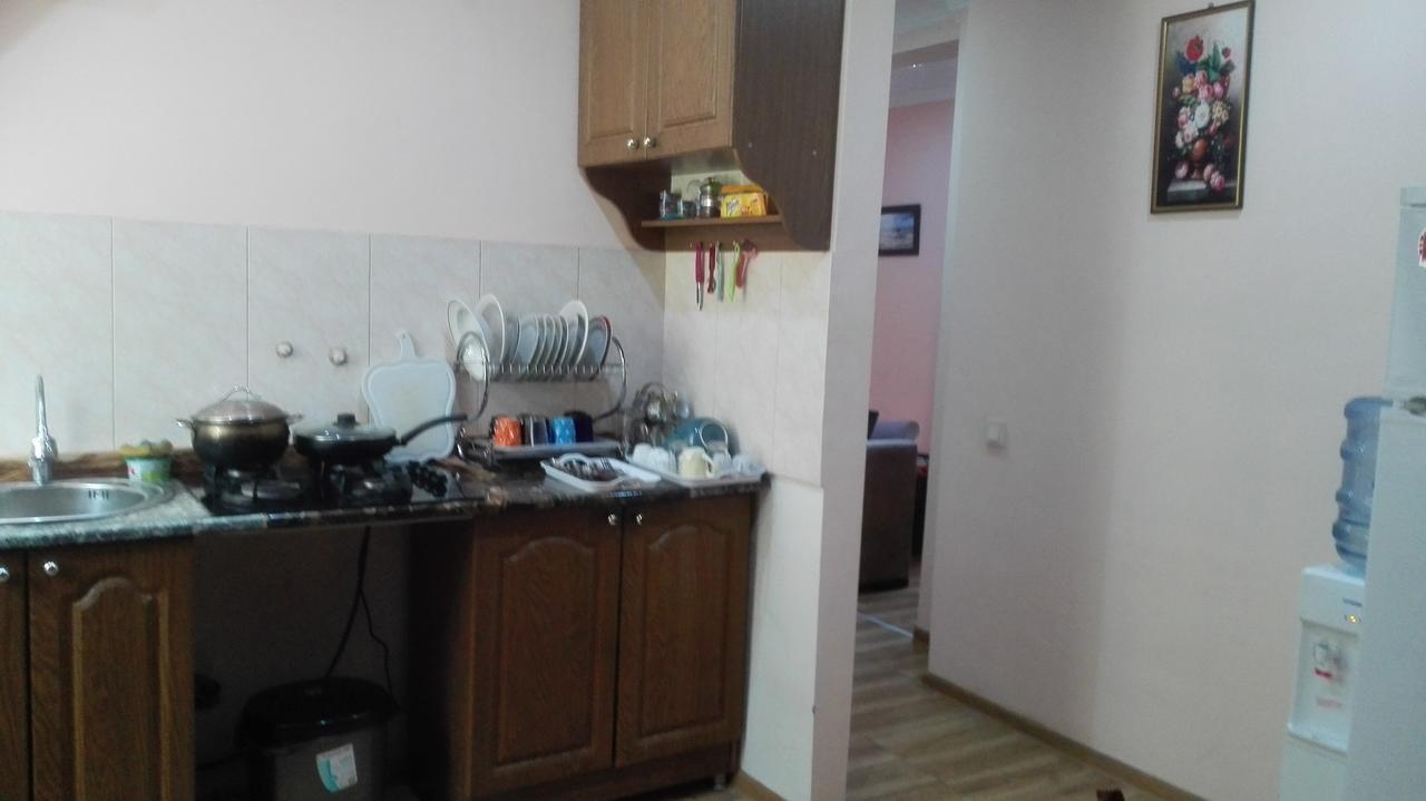 Everyday Cat Hostel Батумі Екстер'єр фото