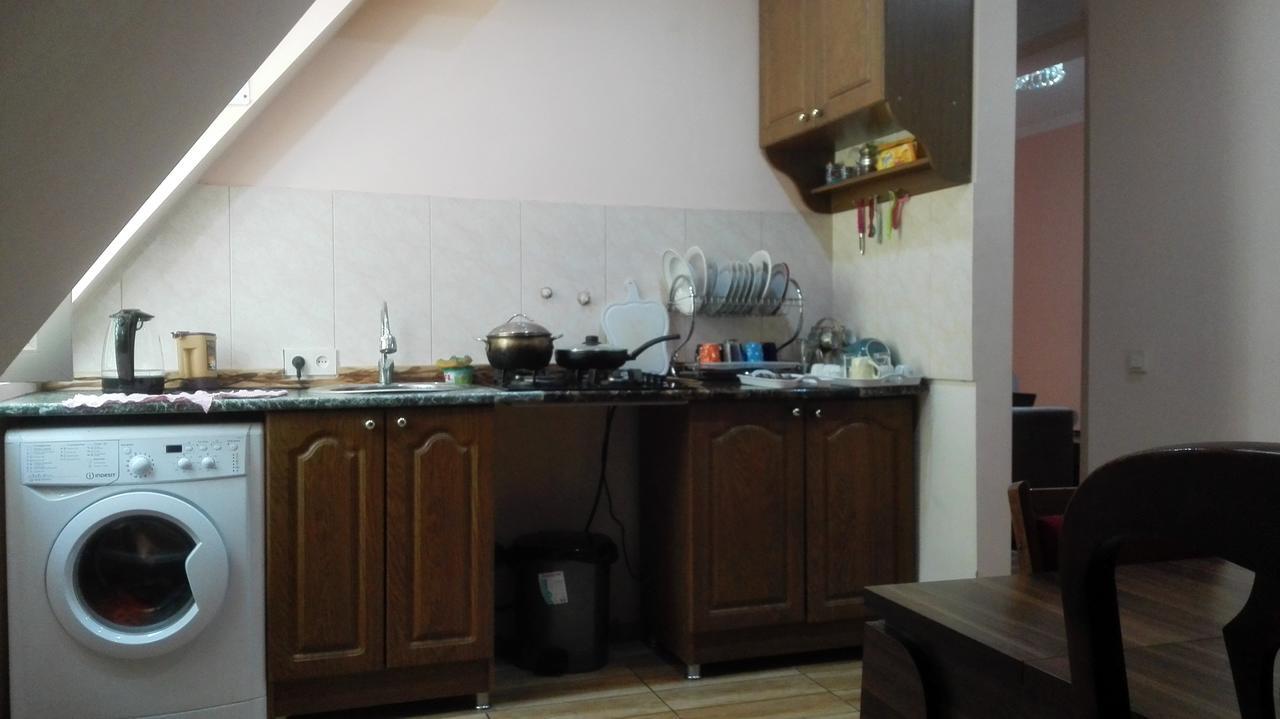 Everyday Cat Hostel Батумі Екстер'єр фото