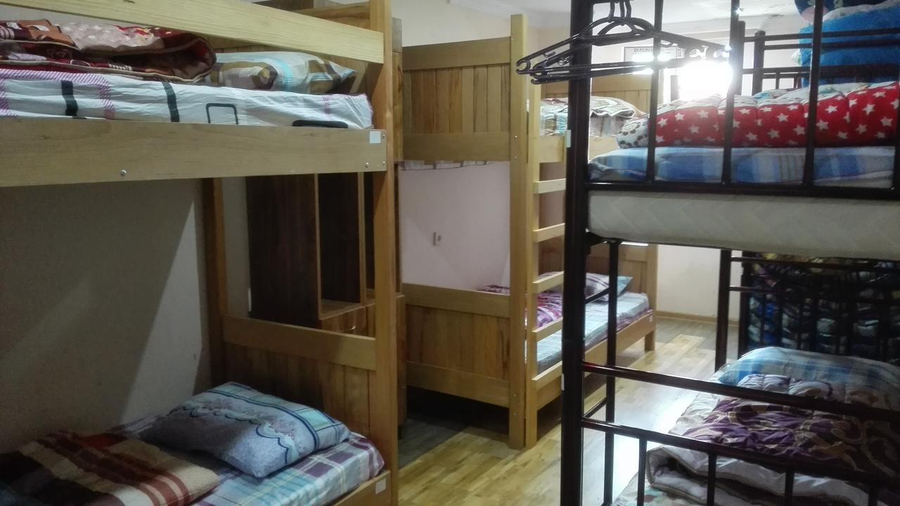 Everyday Cat Hostel Батумі Екстер'єр фото