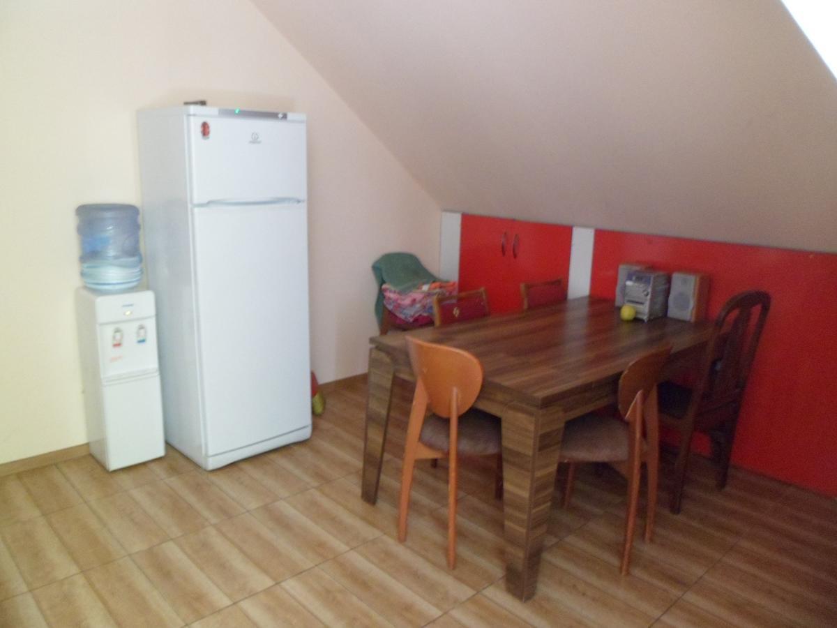 Everyday Cat Hostel Батумі Екстер'єр фото