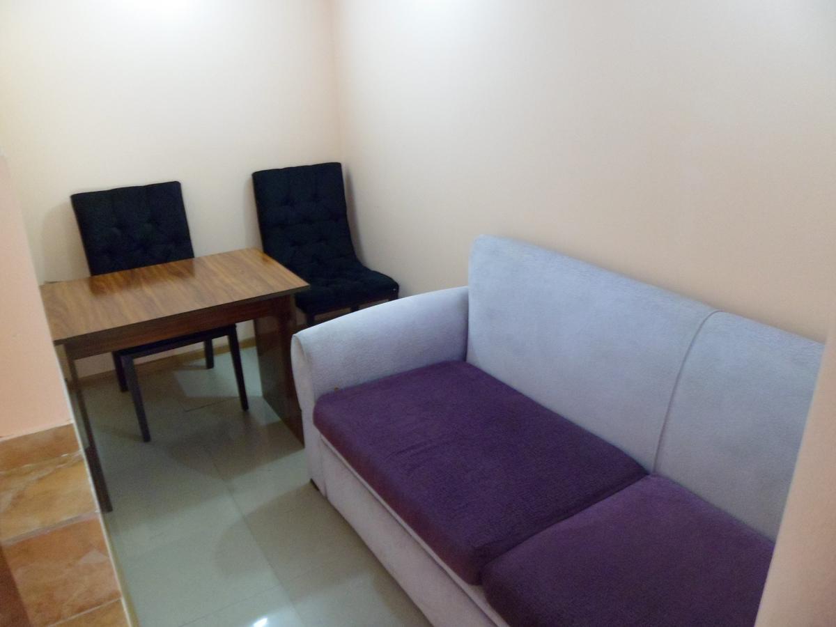 Everyday Cat Hostel Батумі Екстер'єр фото