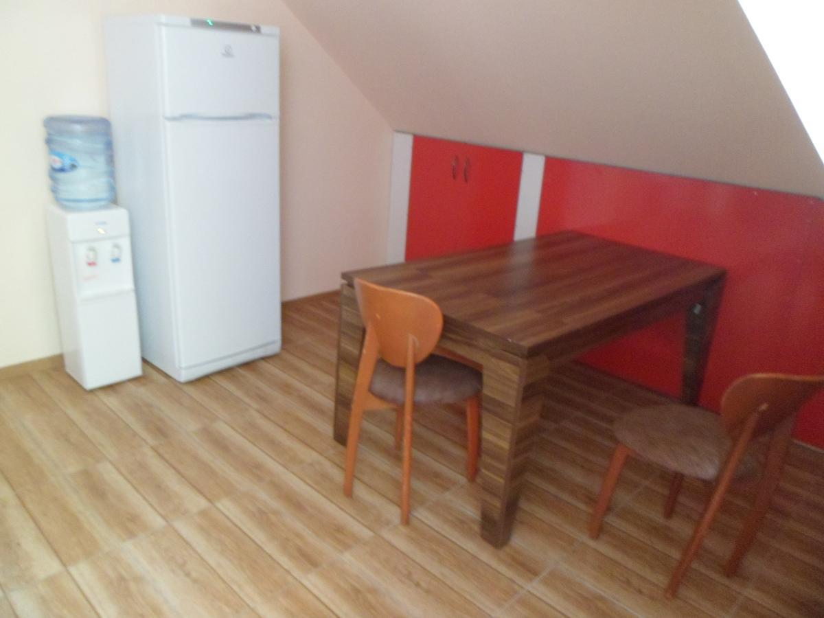 Everyday Cat Hostel Батумі Екстер'єр фото