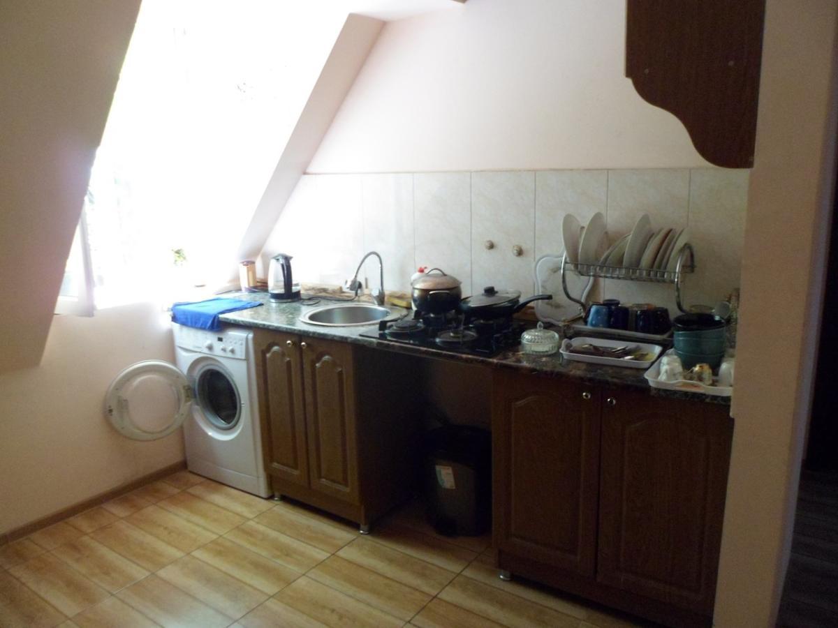 Everyday Cat Hostel Батумі Екстер'єр фото